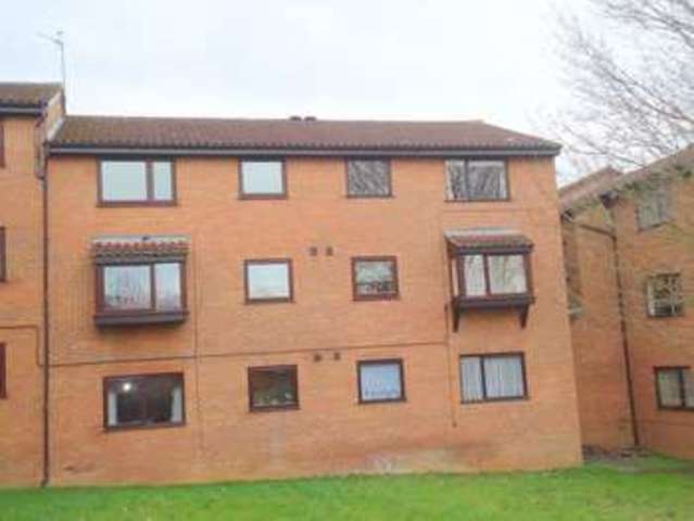  Image of 2 bedroom Flat for sale in Valley Green Hemel Hempstead HP2 at Valley Green  Hemel Hempstead, HP2 7RF