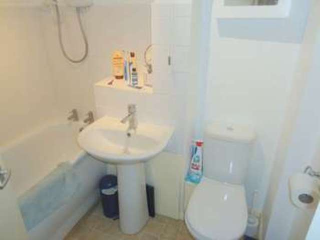  Image of 2 bedroom Flat for sale in Valley Green Hemel Hempstead HP2 at Valley Green  Hemel Hempstead, HP2 7RF