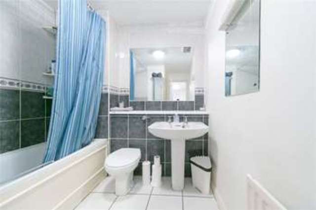  Image of 2 bedroom Flat to rent in Victoria Park Road London E9 at South Hackney London South Hackney, E9 7JJ