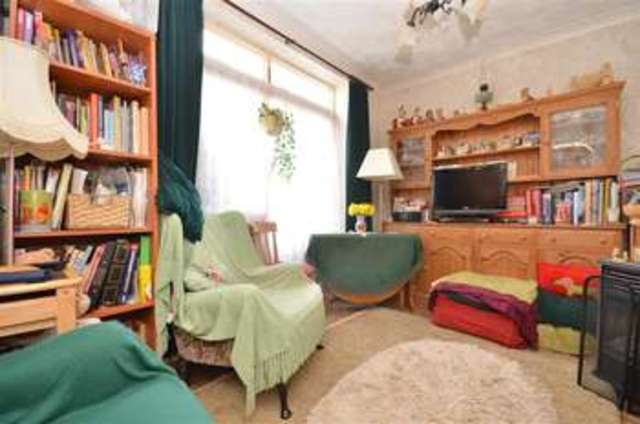  Image of 3 bedroom Terraced house for sale in Wallisdean Avenue Fareham PO14 at Fareham Hampshire Fareham, PO14 1HP