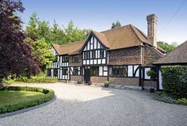  Image of 5 bedroom Detached house for sale in Hurst Drive Walton on the Hill Tadworth KT20 at Hurst Drive  Walton on the Hill, KT20 7QT