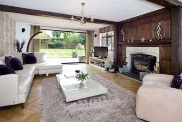  Image of 5 bedroom Detached house for sale in Hurst Drive Walton on the Hill Tadworth KT20 at Hurst Drive  Walton on the Hill, KT20 7QT