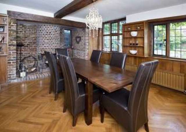  Image of 5 bedroom Detached house for sale in Hurst Drive Walton on the Hill Tadworth KT20 at Hurst Drive  Walton on the Hill, KT20 7QT