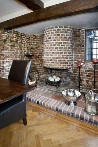  Image of 5 bedroom Detached house for sale in Hurst Drive Walton on the Hill Tadworth KT20 at Hurst Drive  Walton on the Hill, KT20 7QT