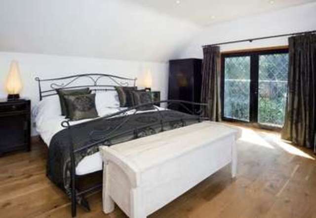  Image of 5 bedroom Detached house for sale in Hurst Drive Walton on the Hill Tadworth KT20 at Hurst Drive  Walton on the Hill, KT20 7QT