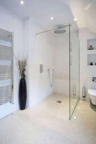  Image of 5 bedroom Detached house for sale in Hurst Drive Walton on the Hill Tadworth KT20 at Hurst Drive  Walton on the Hill, KT20 7QT