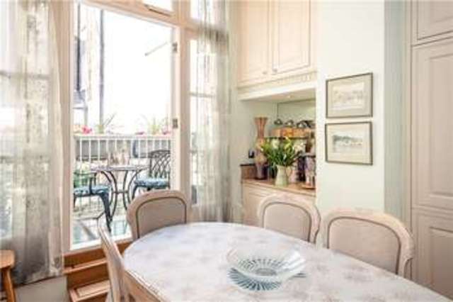  Image of 4 bedroom Flat for sale in Warwick Square London SW1V at London  Vauxhall Bridge, SW1V 2AA