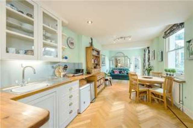  Image of 4 bedroom Flat for sale in Warwick Square London SW1V at London  Vauxhall Bridge, SW1V 2AA