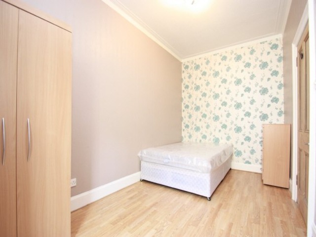  Image of 1 bedroom Flat to rent in Watson Crescent Edinburgh EH11 at Polwarth Edinburgh Morningside, EH11 1EX
