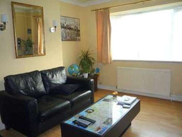  Image of 2 bedroom Flat for sale in Wellington Road Feltham TW14 at Wellington Road  Bedfont, TW14 9QX