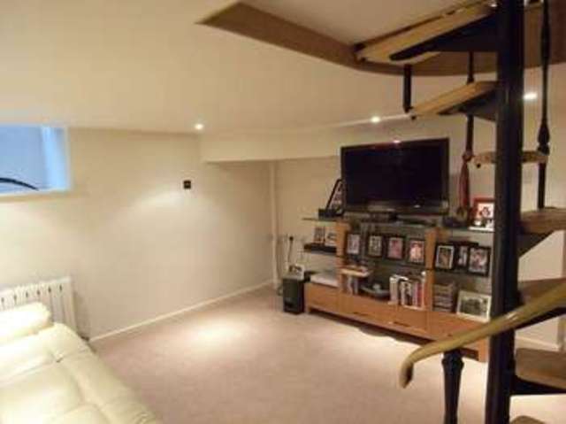  Image of 2 bedroom Detached house to rent in Kings Road Henley-on-Thames RG9 at Kings Road  Henley-On-Thames, RG9 2DF