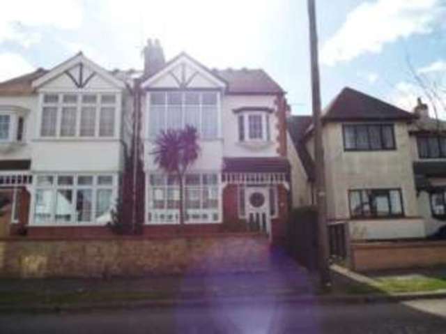  Image of 3 bedroom Semi-Detached house for sale in Martyns Grove Westcliff-on-Sea SS0 at Westcliff-on-Sea Essex Prittlewell, SS0 9XX