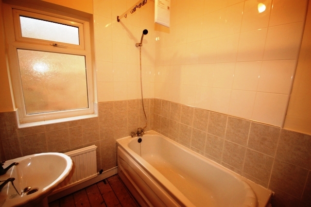  Image of 2 bedroom Apartment to rent in Warren Court Birkdale Southport PR8 at Birkdale  Southport, PR8 2DE