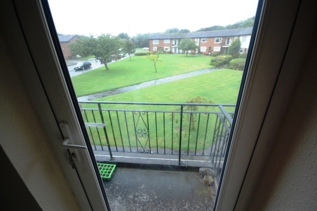  Image of 2 bedroom Apartment to rent in Warren Court Birkdale Southport PR8 at Birkdale  Southport, PR8 2DE