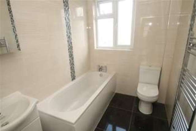  Image of 3 bedroom Terraced house to rent in Westcombe Avenue Croydon CR0 at Croydon, CR0 3DA