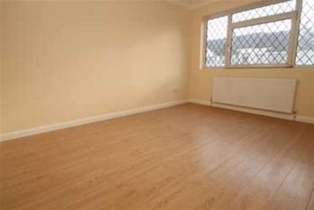  Image of 3 bedroom Terraced house to rent in Westcombe Avenue Croydon CR0 at Croydon, CR0 3DA