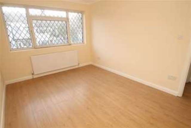  Image of 3 bedroom Terraced house to rent in Westcombe Avenue Croydon CR0 at Croydon, CR0 3DA