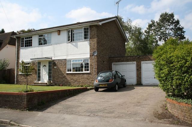  Image of 4 bedroom Detached house for sale in Western Avenue Woodley Reading RG5 at Western Avenue Woodley Reading, RG5 3BL