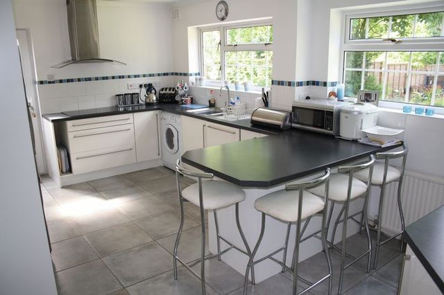  Image of 4 bedroom Detached house for sale in Western Avenue Woodley Reading RG5 at Western Avenue Woodley Reading, RG5 3BL