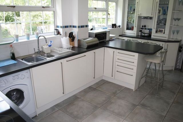  Image of 4 bedroom Detached house for sale in Western Avenue Woodley Reading RG5 at Western Avenue Woodley Reading, RG5 3BL