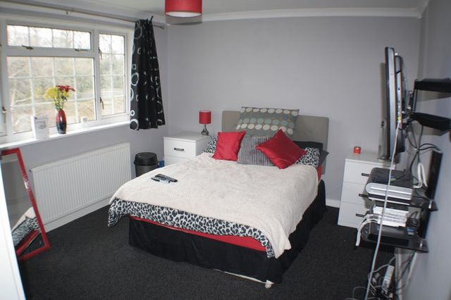  Image of 4 bedroom Detached house for sale in Western Avenue Woodley Reading RG5 at Western Avenue Woodley Reading, RG5 3BL