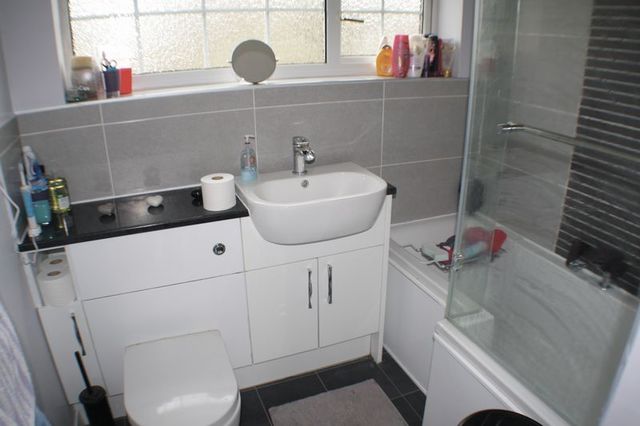 Image of 4 bedroom Detached house for sale in Western Avenue Woodley Reading RG5 at Western Avenue Woodley Reading, RG5 3BL