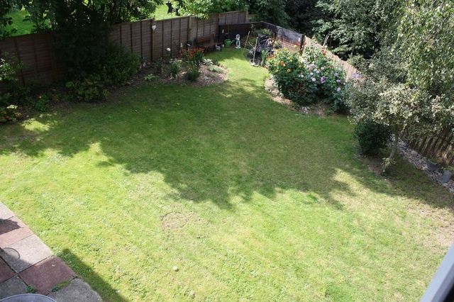  Image of 4 bedroom Detached house for sale in Western Avenue Woodley Reading RG5 at Western Avenue Woodley Reading, RG5 3BL