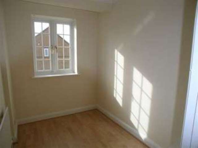  Image of 3 bedroom Semi-Detached house to rent in Winchester Way Sleaford NG34 at Winchester Way  Sleaford, NG34 8WG