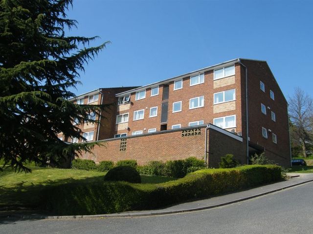  Image of 2 bedroom Flat to rent in Windsor Drive High Wycombe HP13 at Windsor Drive  High Wycombe, HP13 6BQ