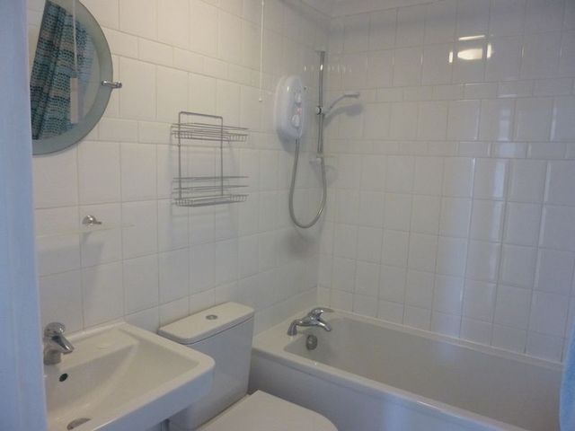  Image of 2 bedroom Flat to rent in Windsor Drive High Wycombe HP13 at Windsor Drive  High Wycombe, HP13 6BQ