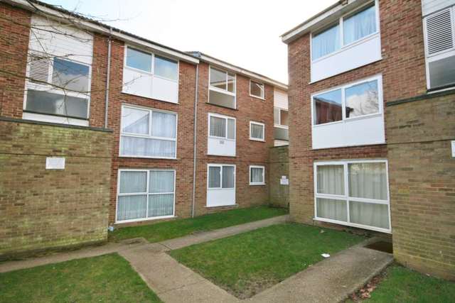  Image of 2 bedroom Flat to rent in Burns Drive Hemel Hempstead HP2 at Burns Drive Woodhall Farm Hemel Hempstead, HP2 7NW