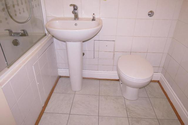  Image of 2 bedroom Flat to rent in Lower Downs Road London SW20 at Wimbledon  London, SW20 8QB