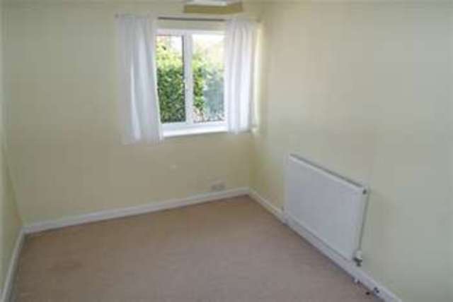  Image of 3 bedroom Detached house to rent in Rosebery Avenue Yeovil BA21 at Yeovil, BA21 5LE