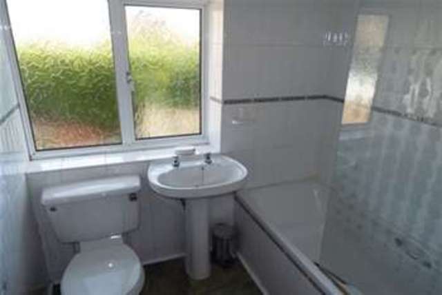  Image of 3 bedroom Detached house to rent in Rosebery Avenue Yeovil BA21 at Yeovil, BA21 5LE