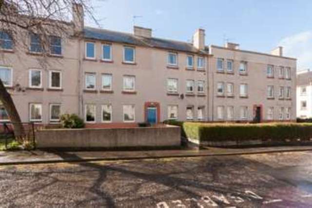  Image of 2 bedroom Flat for sale in Redbraes Place Edinburgh EH7 at Redbraes Place  Edinburgh, EH7 4LH