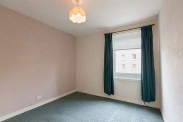  Image of 2 bedroom Flat for sale in Redbraes Place Edinburgh EH7 at Redbraes Place  Edinburgh, EH7 4LH