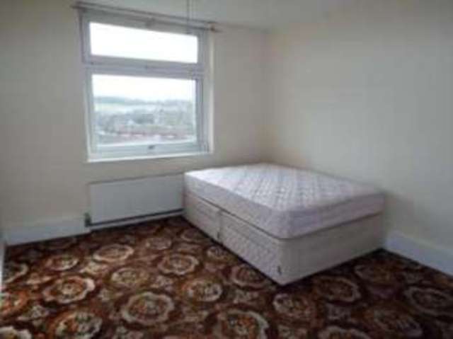  Image of 2 bedroom Flat for sale in Baywood Square Chigwell IG7 at 39 Baywood Square Chigwell Chigwell Row, IG7 4AY