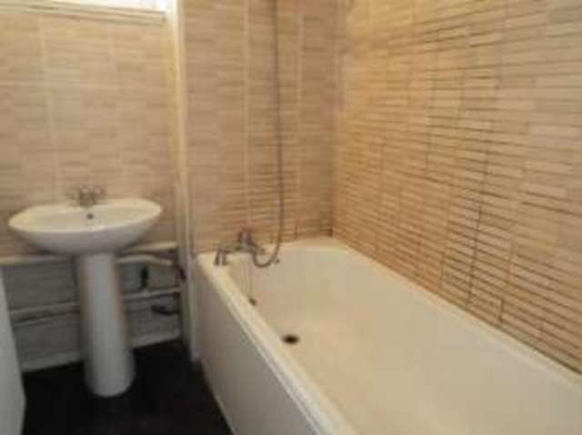  Image of 2 bedroom Flat for sale in Baywood Square Chigwell IG7 at 39 Baywood Square Chigwell Chigwell Row, IG7 4AY
