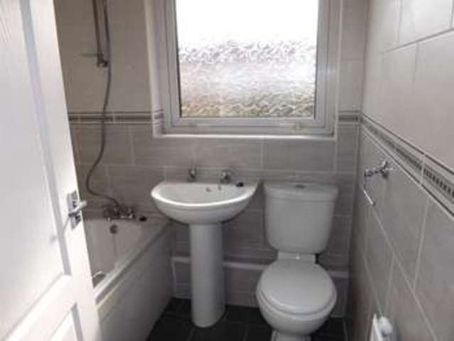  Image of 2 bedroom Flat to rent in Wishawhill Street Wishaw ML2 at Wishawhill Street  Wishaw, ML2 7PX