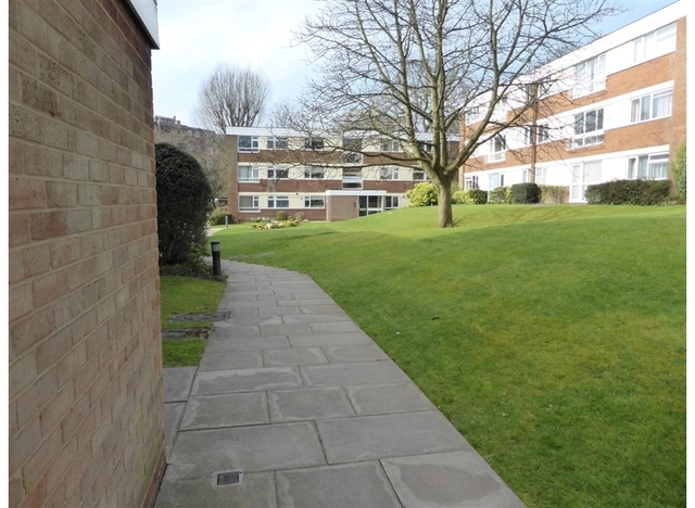  Image of 2 bedroom Apartment to rent in Bristol Road Edgbaston Birmingham B5 at 90 Michael Court Edgbaston Birmingham, B5 7TS