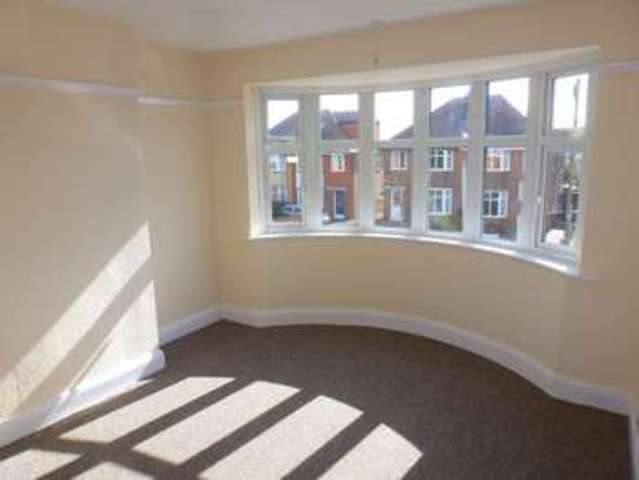  Image of 3 bedroom Semi-Detached house to rent in Parklands Drive Loughborough LE11 at Loughborough, LE11 2SZ