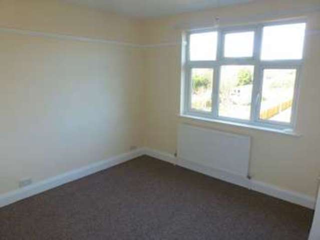  Image of 3 bedroom Semi-Detached house to rent in Parklands Drive Loughborough LE11 at Loughborough, LE11 2SZ