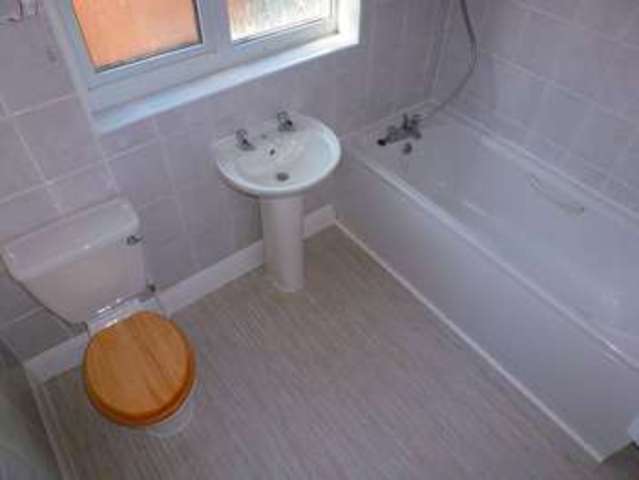  Image of 3 bedroom Semi-Detached house to rent in Parklands Drive Loughborough LE11 at Loughborough, LE11 2SZ