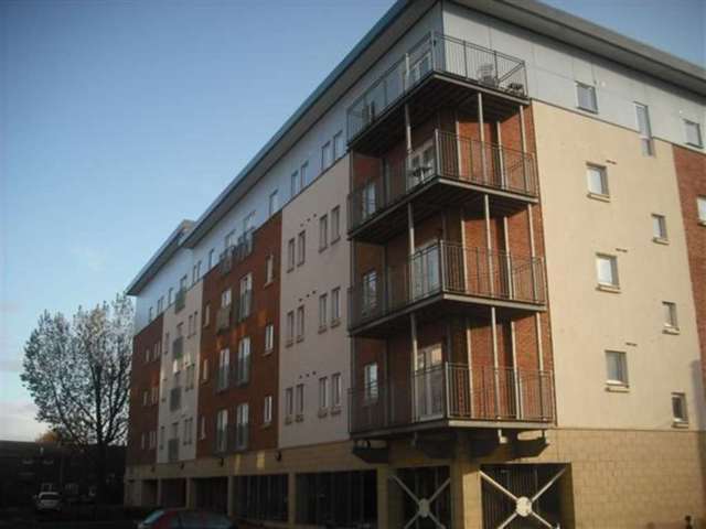  Image of 2 bedroom Apartment to rent in Elmira Way Salford M5 at Elmira Way  Salford, M5 3DL