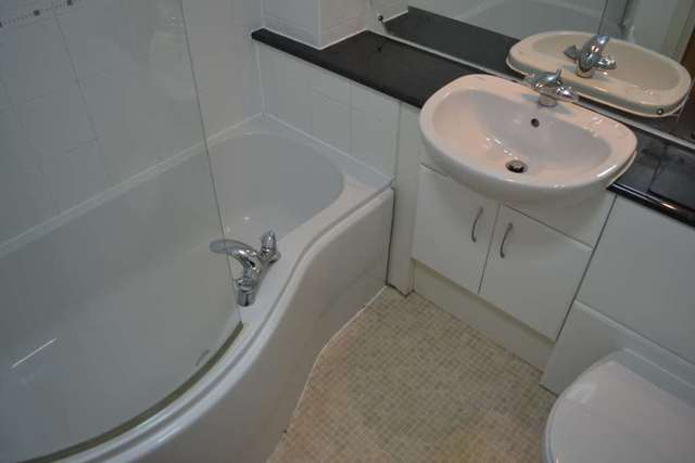  Image of 2 bedroom Apartment to rent in Elmira Way Salford M5 at Elmira Way  Salford, M5 3DL