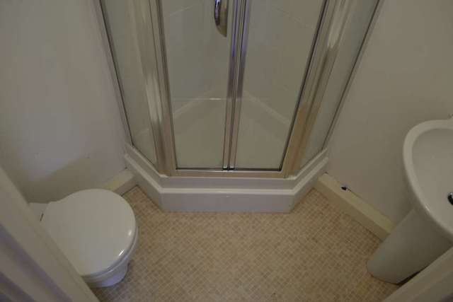  Image of 2 bedroom Apartment to rent in Elmira Way Salford M5 at Elmira Way  Salford, M5 3DL