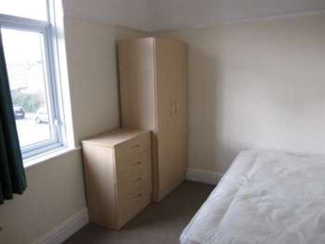  Image of 3 bedroom Flat to rent in Addycombe Terrace Newcastle upon Tyne NE6 at Addycombe Terrace  Heaton, NE6 5SQ