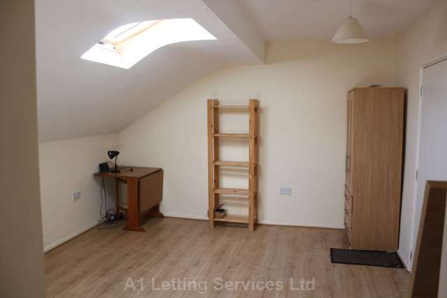  Image of Studio flat to rent in Alcester Road Moseley Birmingham B13 at Alcester Road Moseley Birmingham, B13 8EY