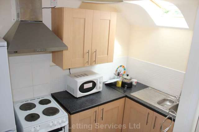  Image of Studio flat to rent in Alcester Road Moseley Birmingham B13 at Alcester Road Moseley Birmingham, B13 8EY