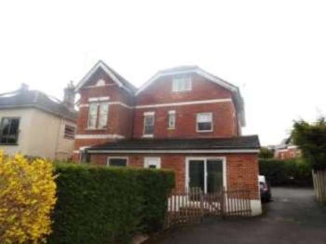  Image of 1 bedroom Flat for sale in Alumhurst Road Westbourne Bournemouth BH4 at 37 Alumhurst Road Bournemouth Westbourne, BH4 8EN